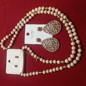 Gold & wooden Beaded necklace & earrings & wooden tear drop earrings.